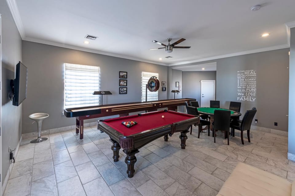 Billiard, Game Room