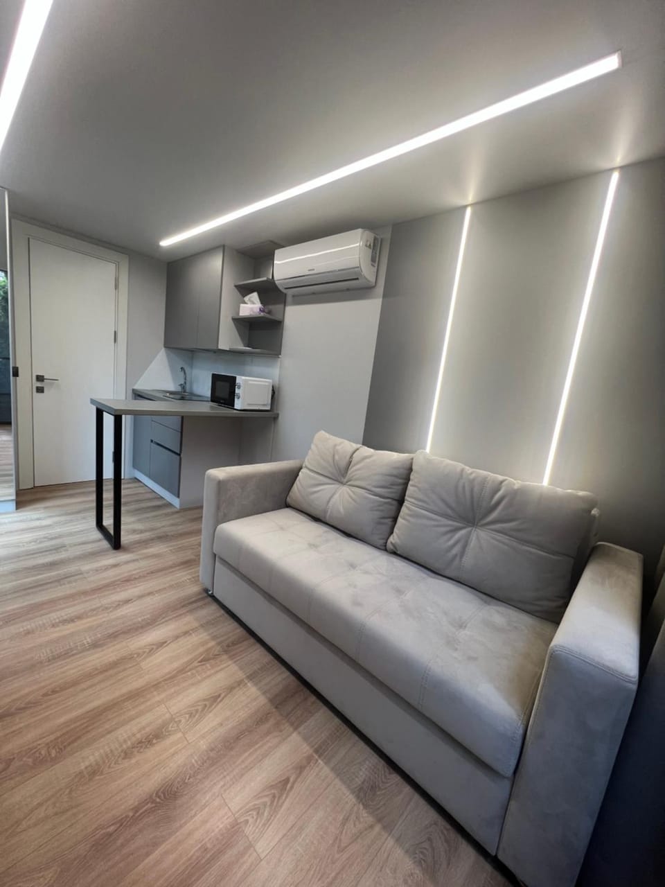 Kitchen or kitchenette, Living room, Seating area, Dining area, minibar, air conditioner
