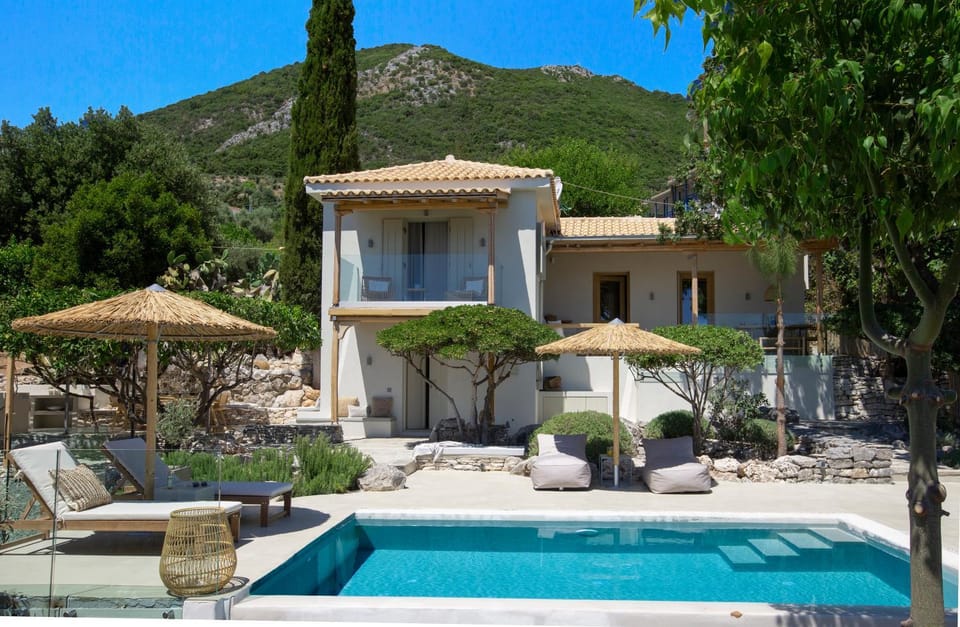 Property building, Garden, Mountain view, Pool view, Swimming pool