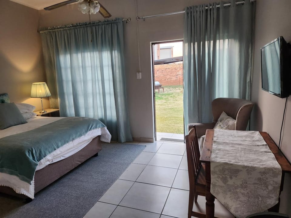 Guesthouse 71 Sunny Guest Room Apartment in Gauteng