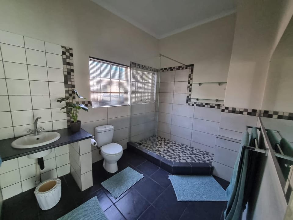 Guesthouse 71 Sunny Guest Room Apartment in Gauteng