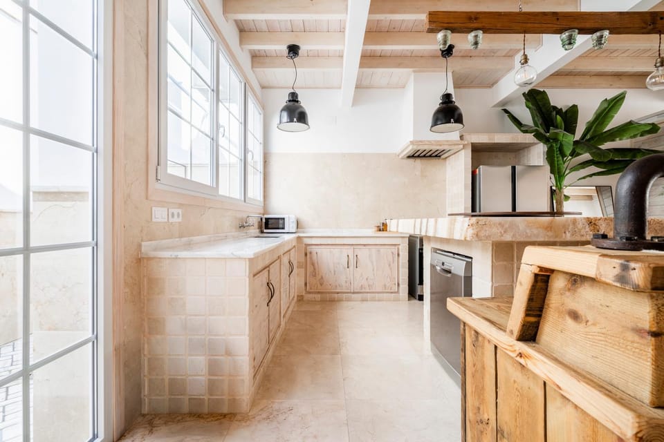 Kitchen or kitchenette, kitchen
