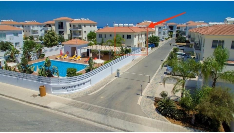 Property building, Pool view, Location