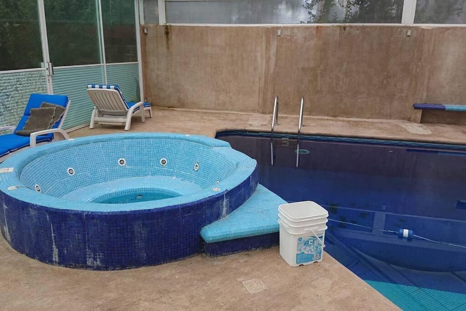 Hot Tub, Swimming pool