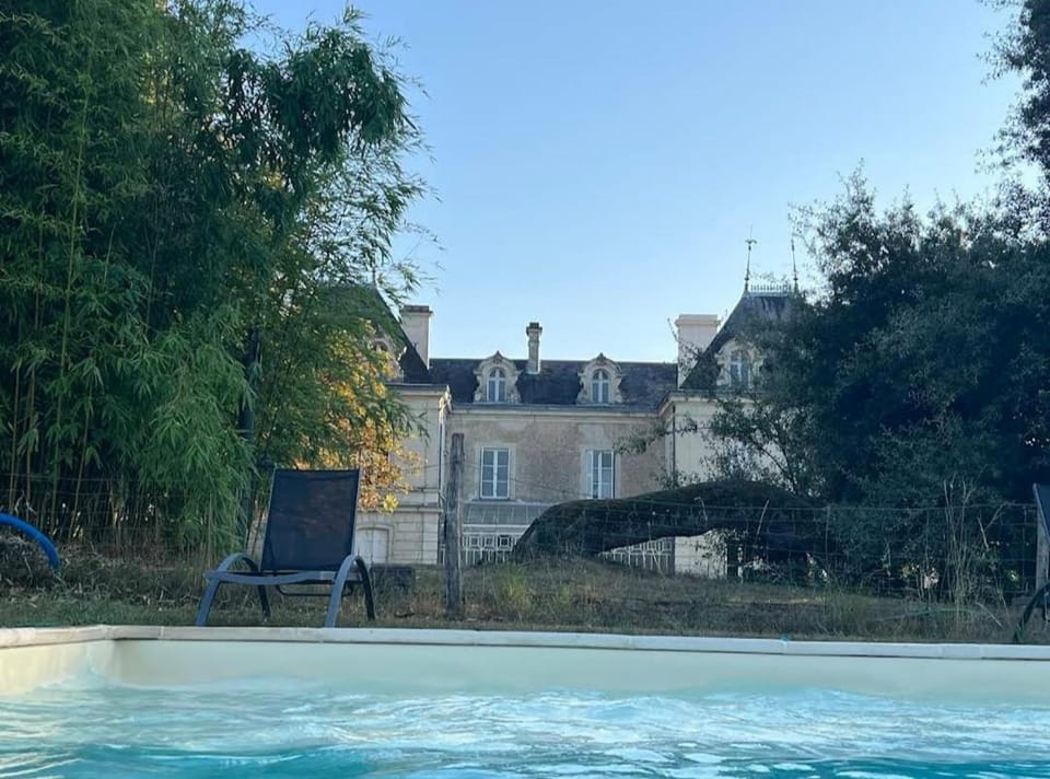 Property building, Day, Natural landscape, Garden, Swimming pool, sunbed