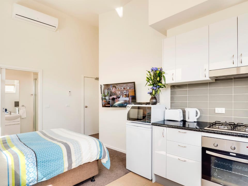 Kitchen or kitchenette, Photo of the whole room, Bedroom