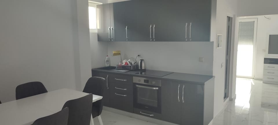Kitchen or kitchenette, Dining area, stove