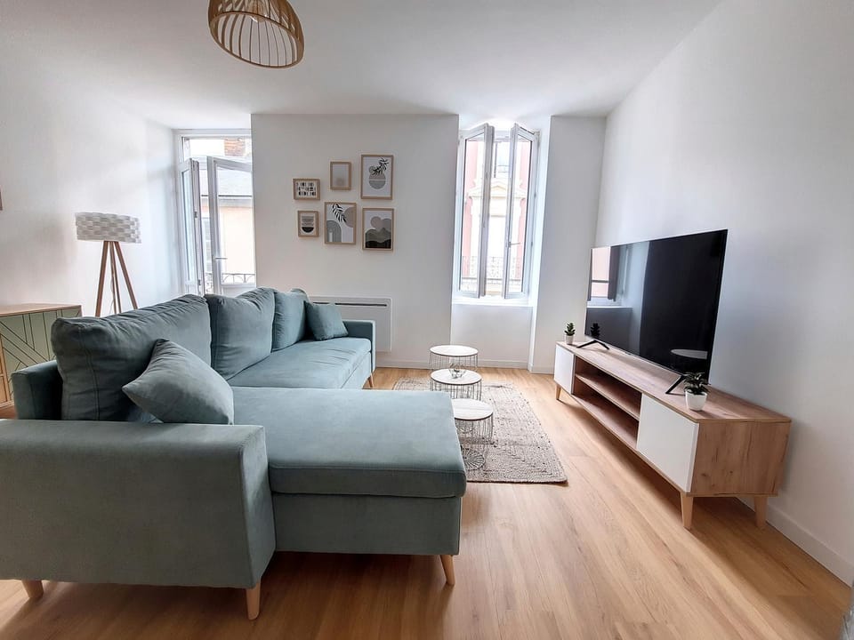 Communal lounge/ TV room, Living room