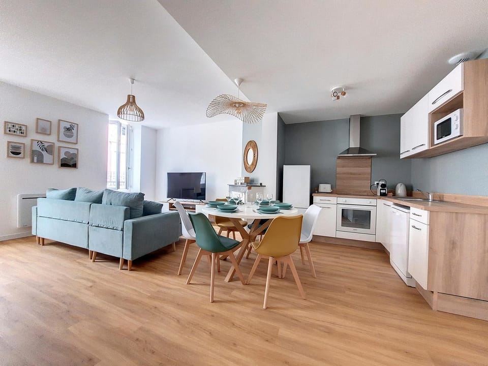 Communal lounge/ TV room, Living room, Seating area, Dining area, kitchen