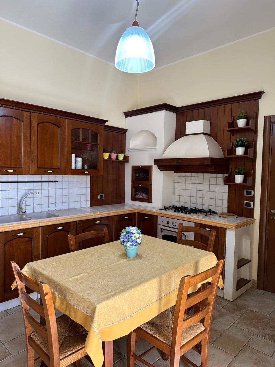 Kitchen or kitchenette, pet friendly, stove