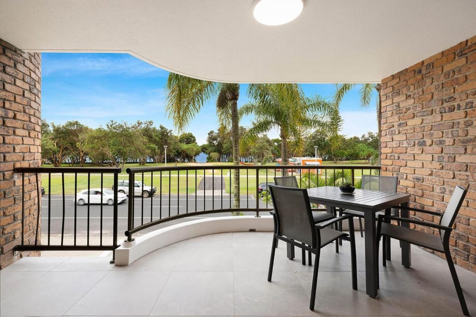 Day, Balcony/Terrace, Seating area, Dining area