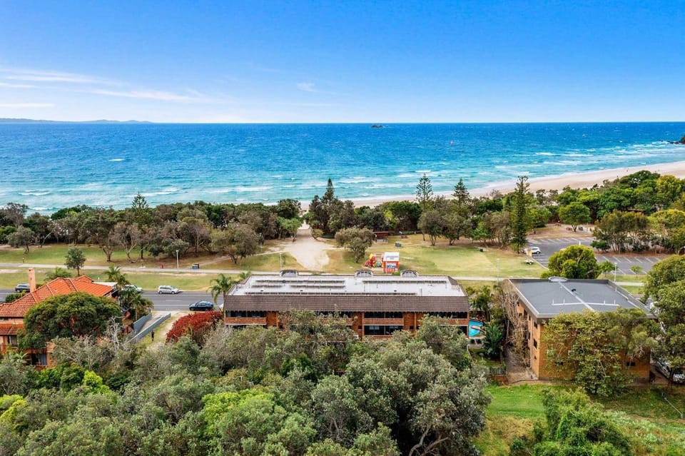 Property building, Day, Natural landscape, Bird's eye view, Sea view