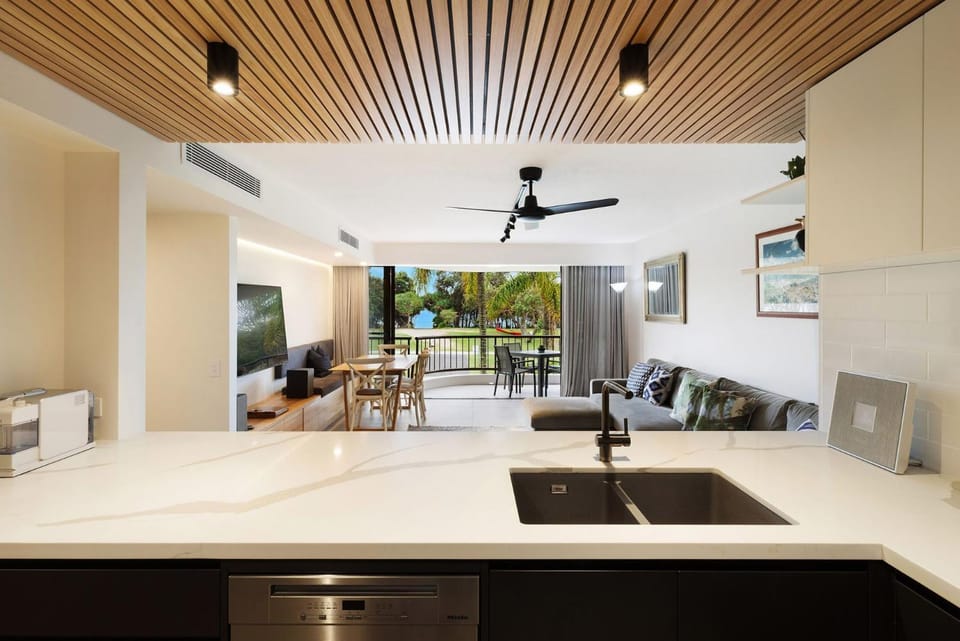 Kitchen or kitchenette, Living room, Seating area, Dining area, fireplace