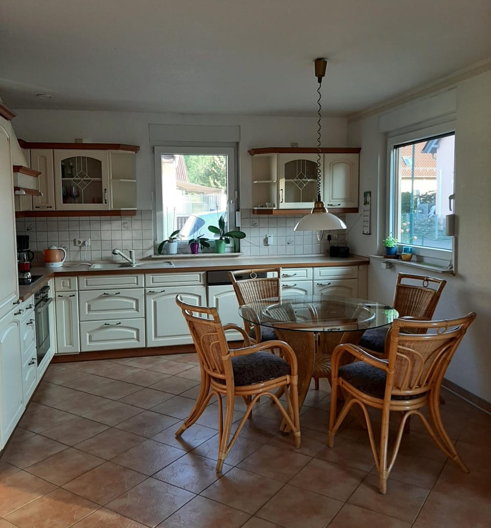 Kitchen or kitchenette, Dining area, dishwasher, pet friendly, stove