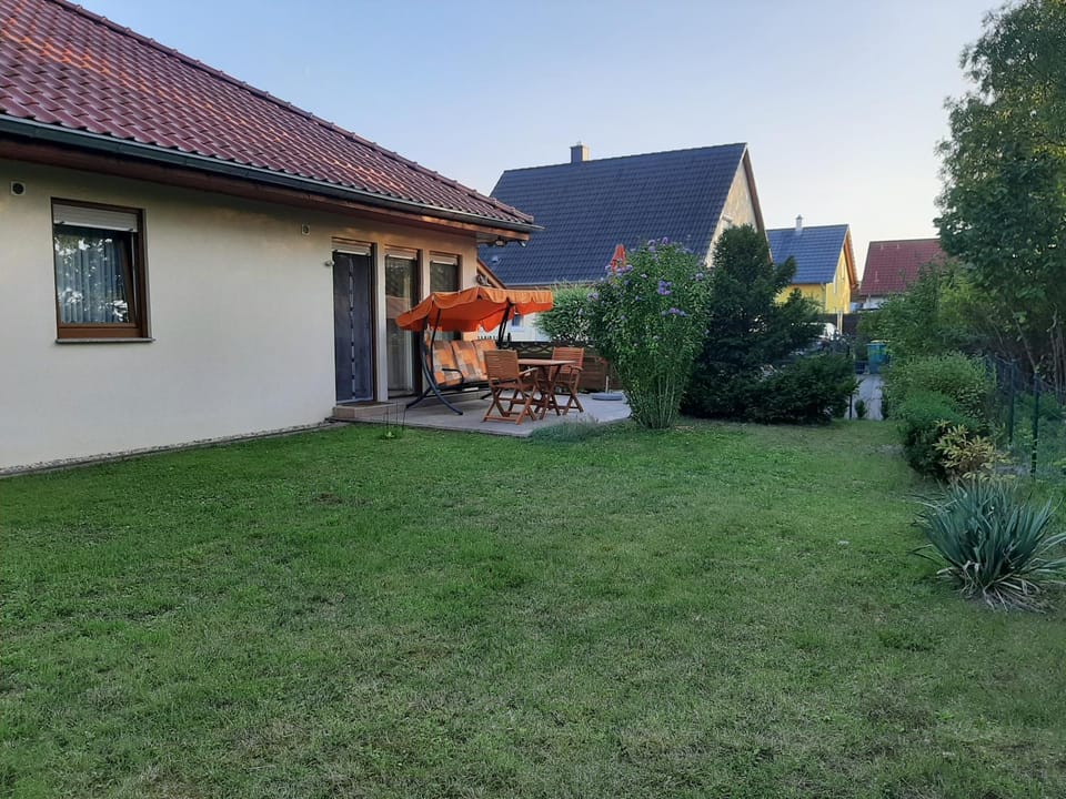 Property building, Day, Garden, Garden view
