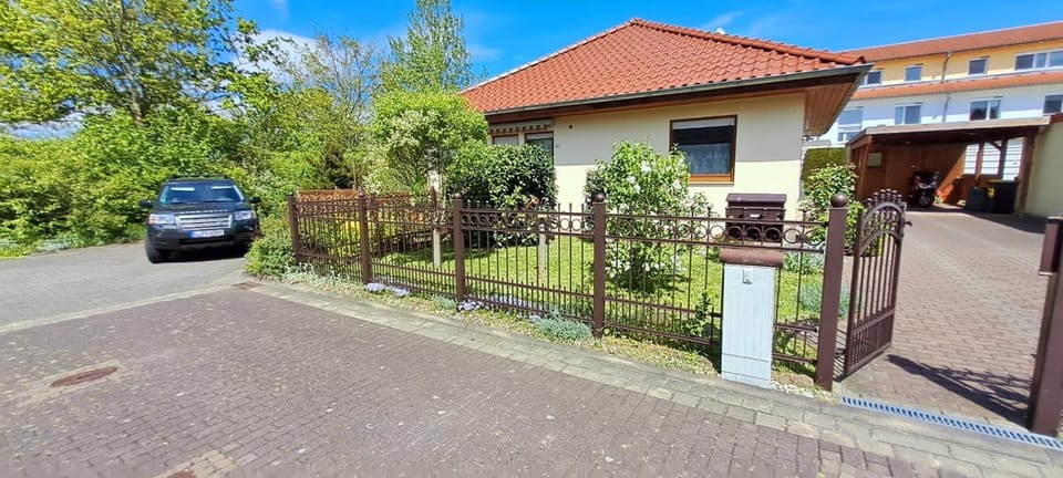 Property building, Spring, Day, Street view, Parking