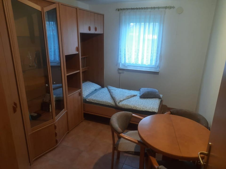 Bed, Photo of the whole room, Seating area, Bedroom, hair dresser, wardrobe