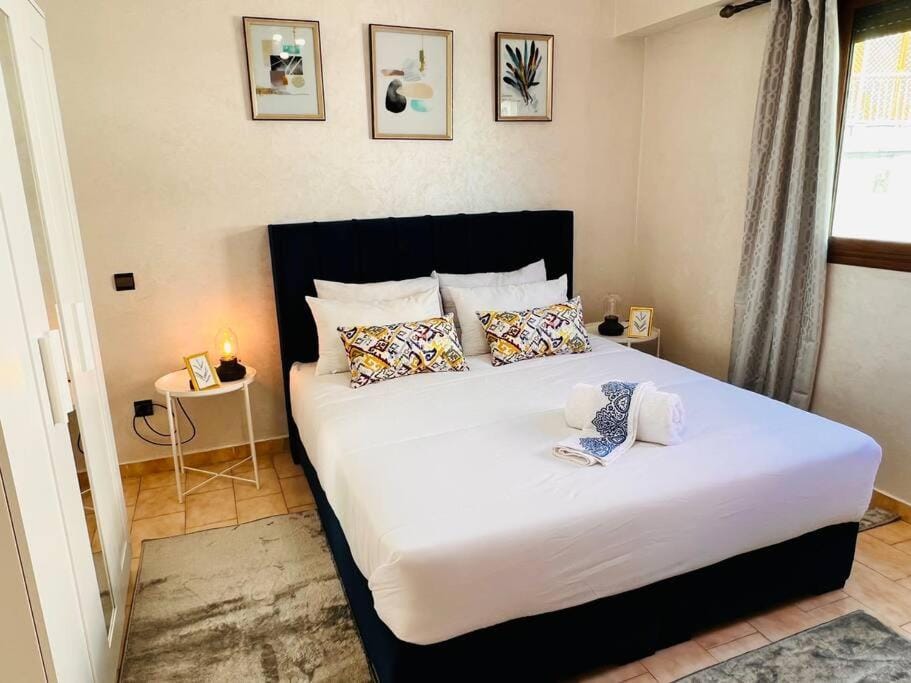 Bed, Photo of the whole room, towels