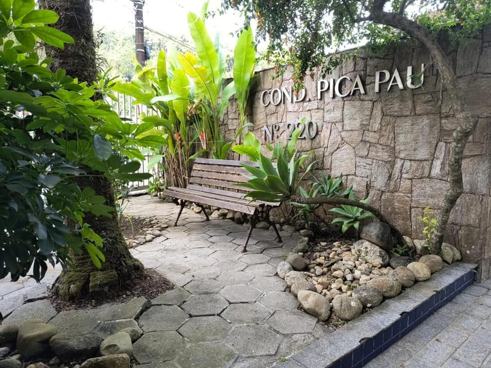 Apartamento com piscina, 300m da praia Apartment in Ubatuba