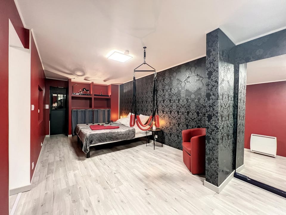 Bed, Photo of the whole room