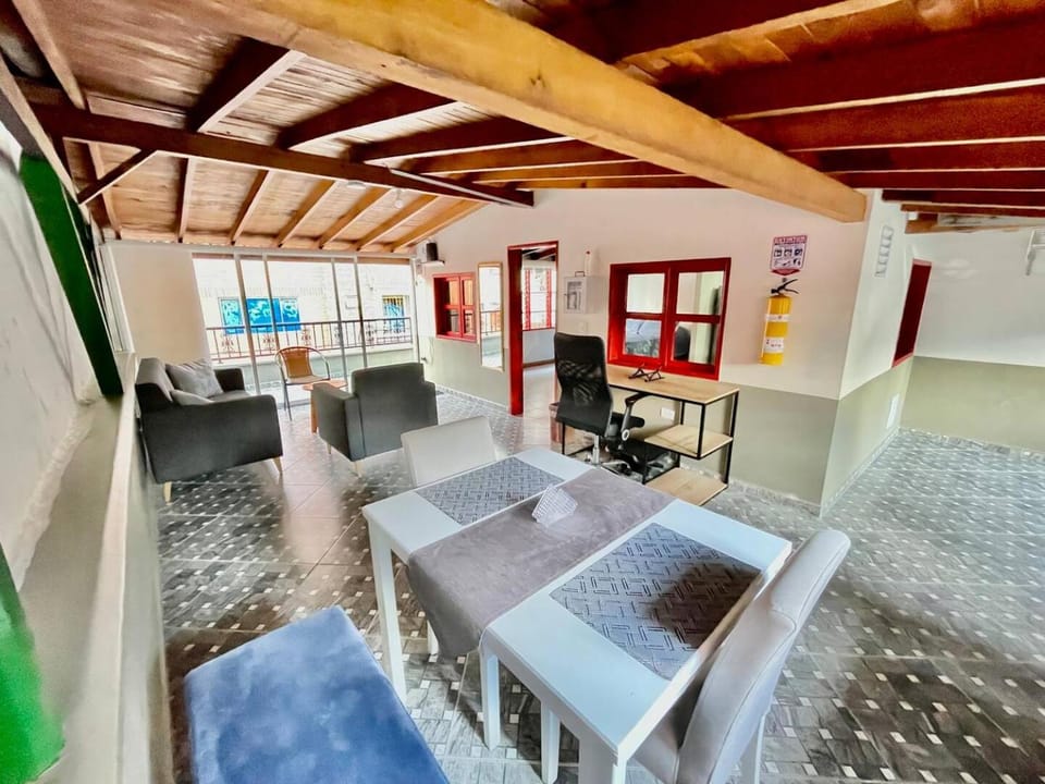 Seating area, Dining area