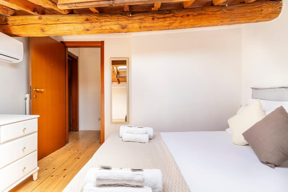 Photo of the whole room, Bedroom, towels, wardrobe, air conditioner