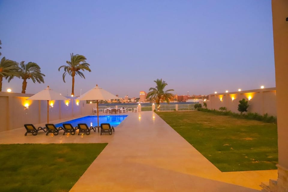 Garden, Garden view, Pool view, Swimming pool, sunbed
