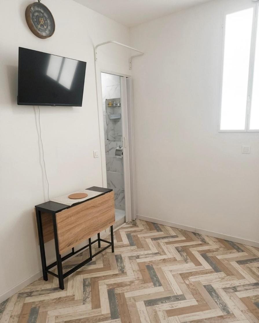 Le Petit Chevron - Mini Studio avec terrasse aux portes de Paris Apartment in Paris