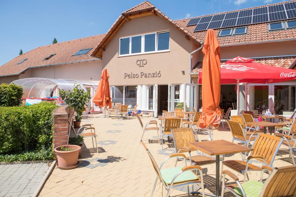 Property building, Restaurant/places to eat, Off site, Garden, On site