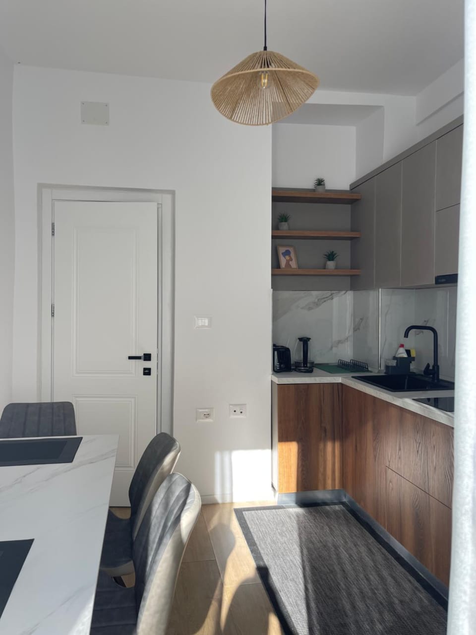 Kitchen or kitchenette, Seating area, Dining area, minibar, stove