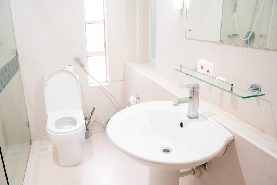 Shower, Toilet, Bathroom, bidet, towels