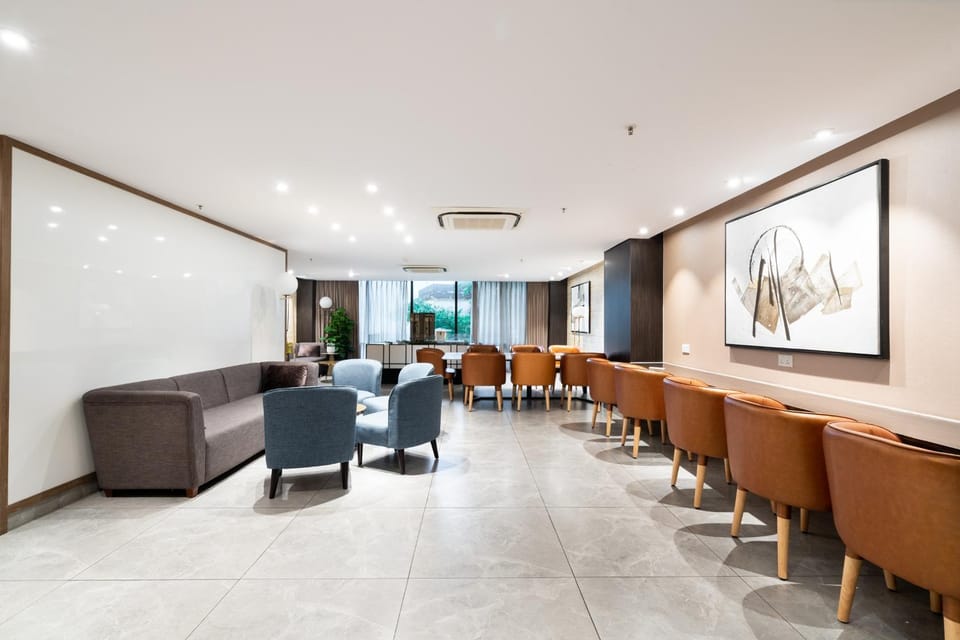 Communal lounge/ TV room