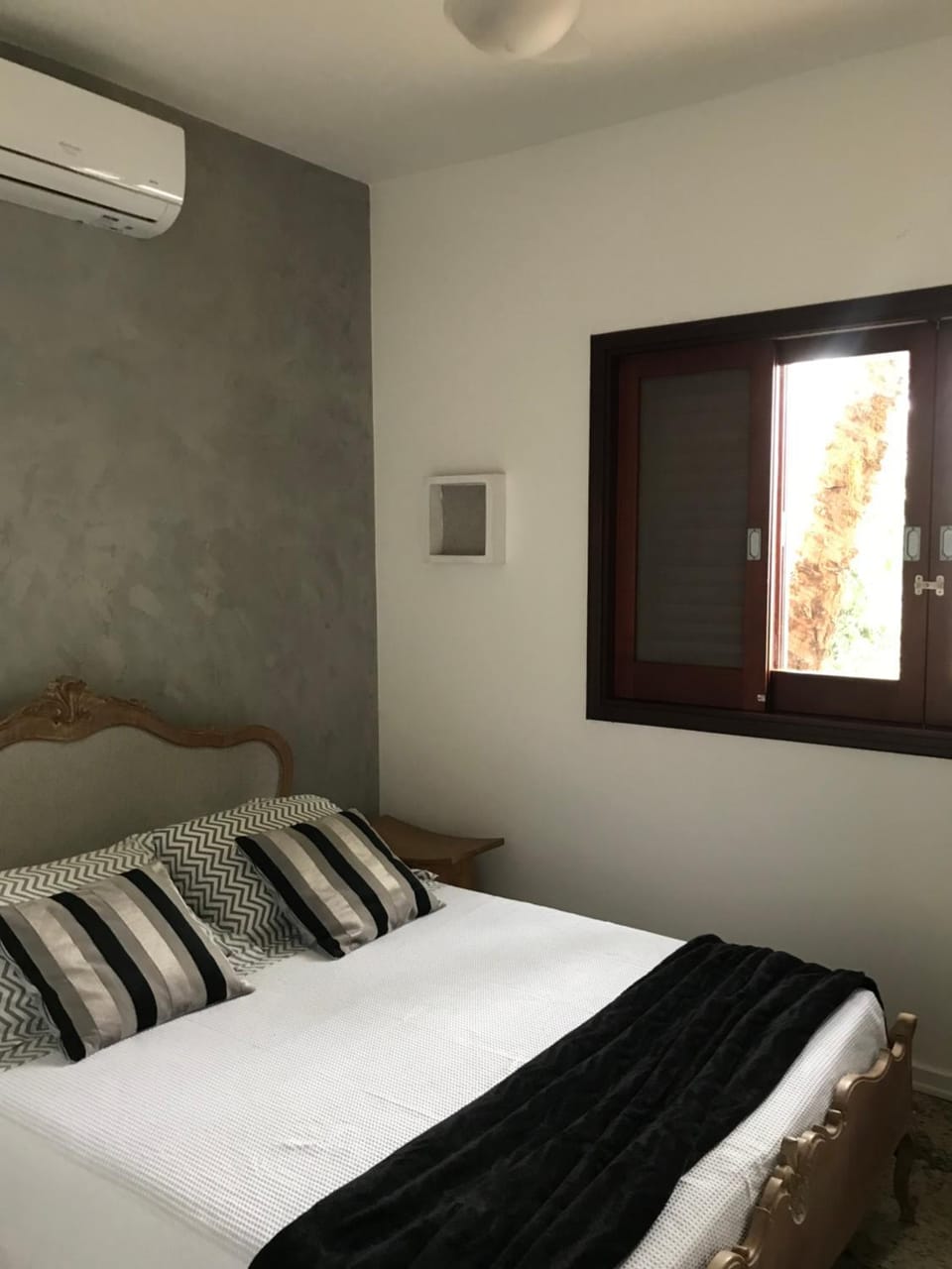 Bed, Photo of the whole room, Bedroom, air conditioner