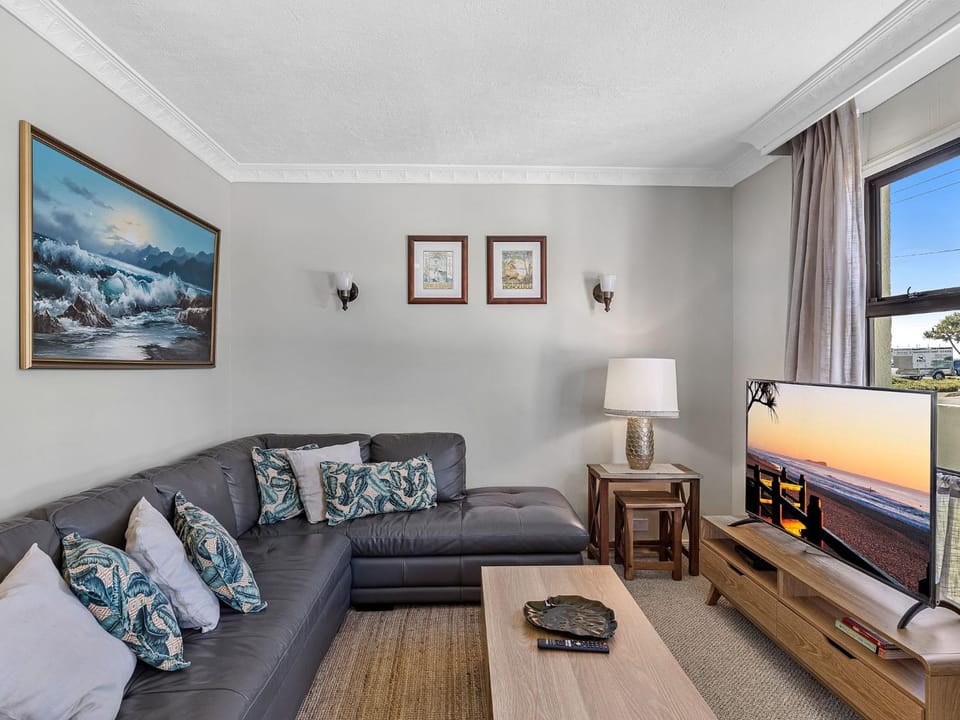 Maroochy Beachside 3 Bedroom Getaway Apartment in Maroochydore