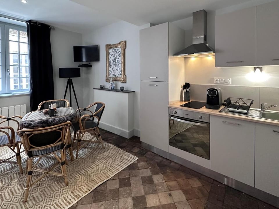 Studio de charme 30m², centre historique de Moulins, 2 lits jumelables, tout équipé, proche commodités - FR-1-489-472 Apartment in Moulins