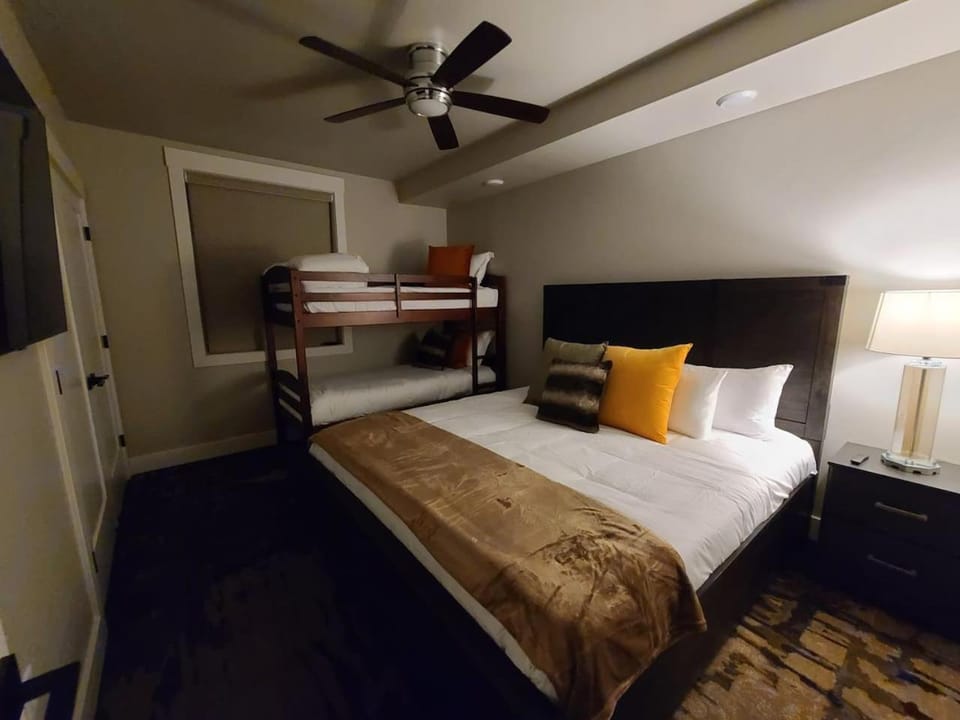 Bed, Bedroom, bunk bed, fireplace
