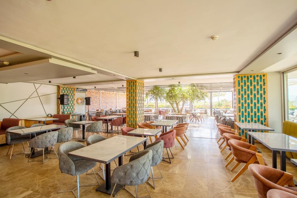 Restaurant/places to eat, Restaurant/places to eat