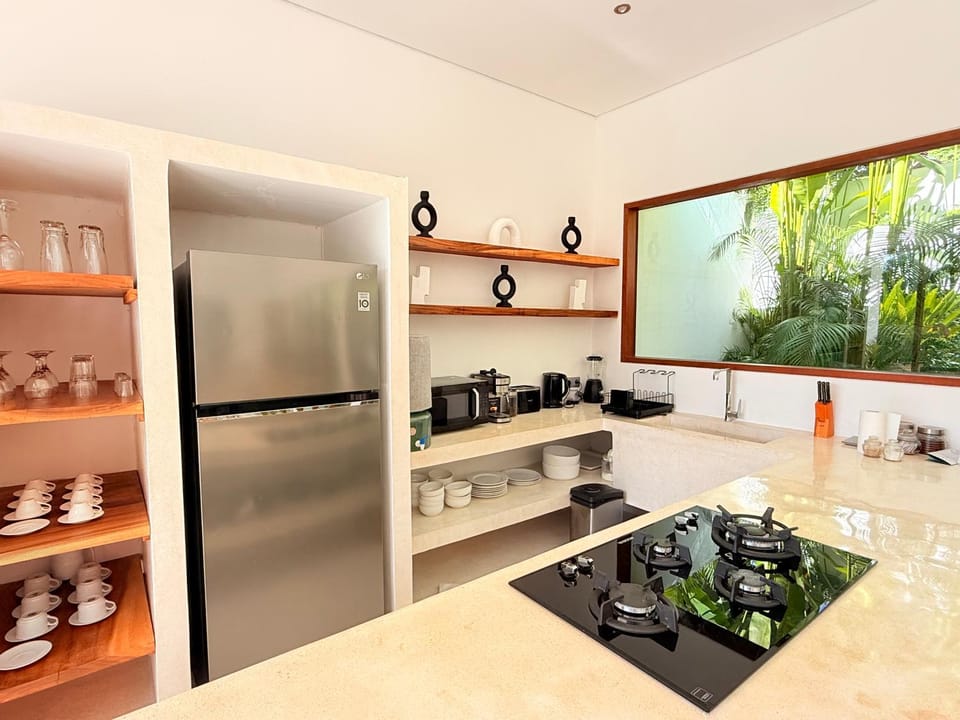 Coffee/tea facilities, Kitchen or kitchenette, minibar, stove, toaster