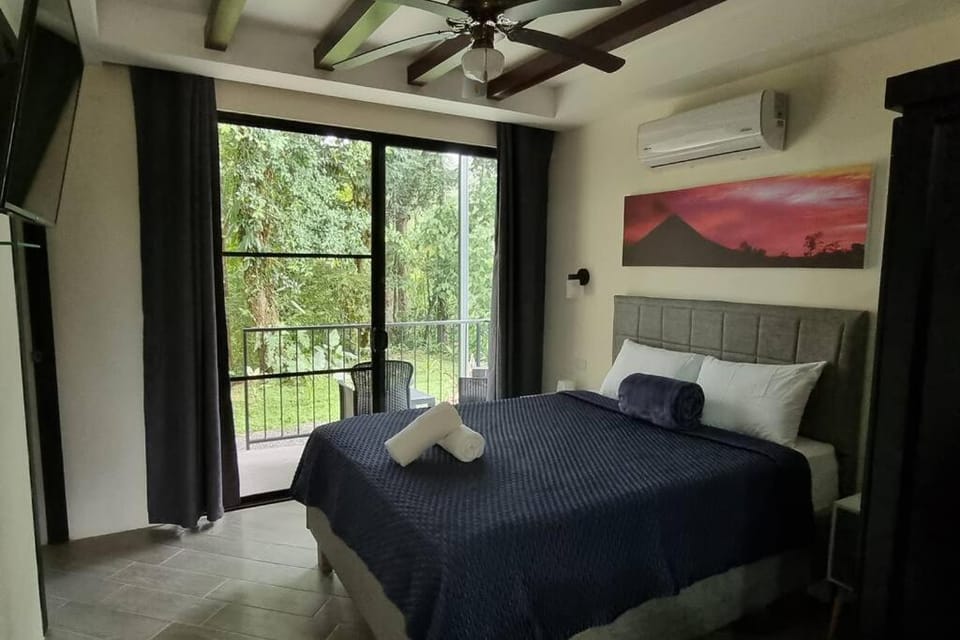 Bedroom, fireplace, air conditioner