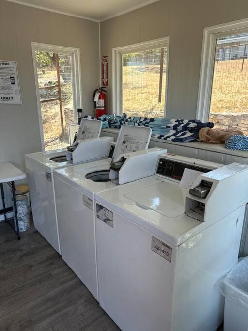 Lake Views, Sleeps 4, Pool, Pets Welcome! Apartment in Canyon Lake