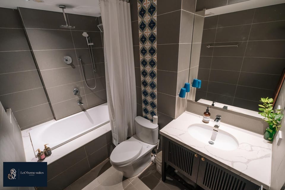 Shower, Toilet, Bathroom, Bath, towels