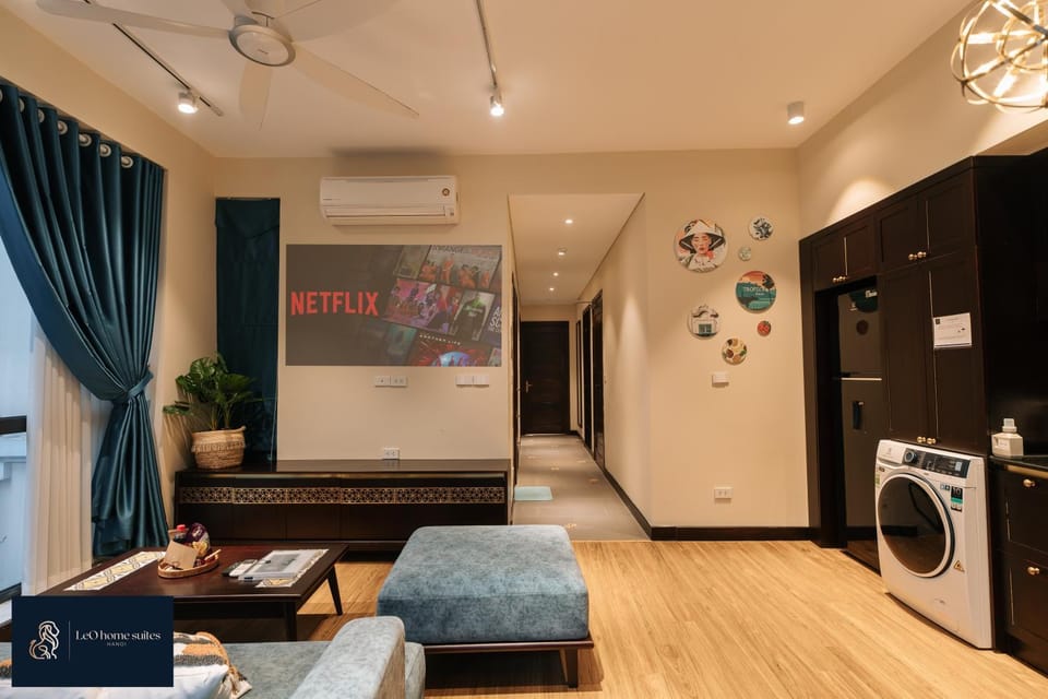 Communal lounge/ TV room, TV and multimedia, Kitchen or kitchenette, Photo of the whole room, Seating area, air conditioner