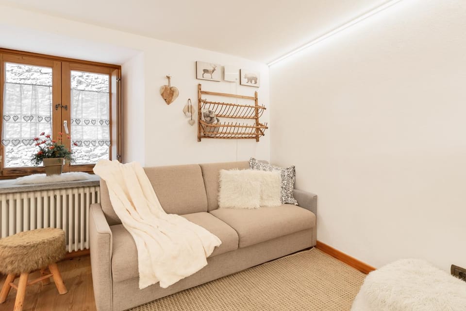 Living room, Photo of the whole room, Seating area