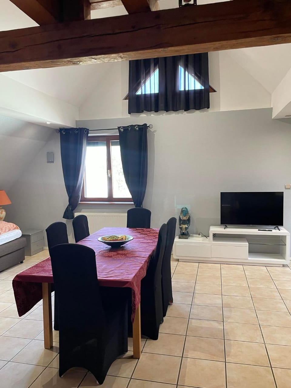 TV and multimedia, Dining area