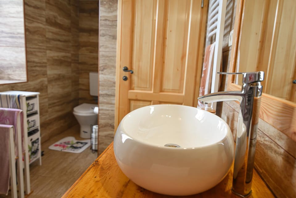 Toilet, Bathroom