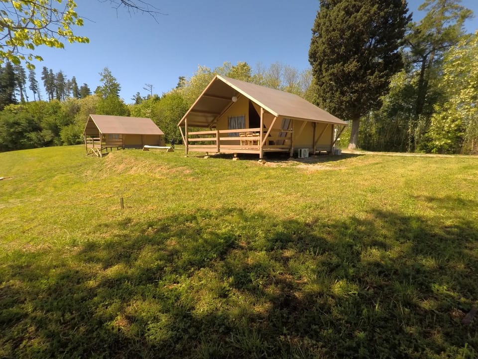Property building, Spring, Day, Natural landscape, Garden, Garden view