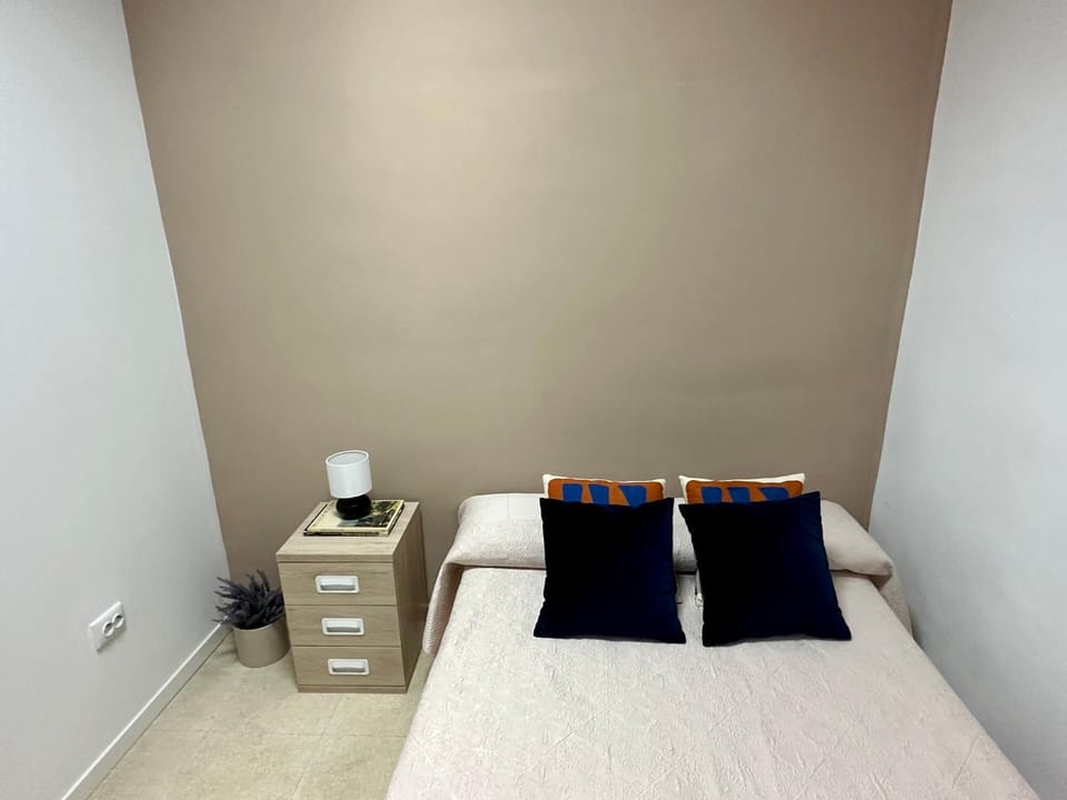 Bed, Photo of the whole room, Bedroom, hair dresser