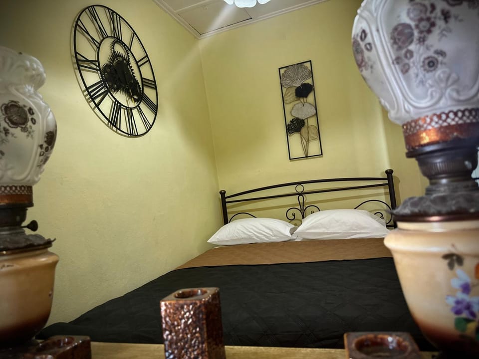Bed, Bedroom, fireplace