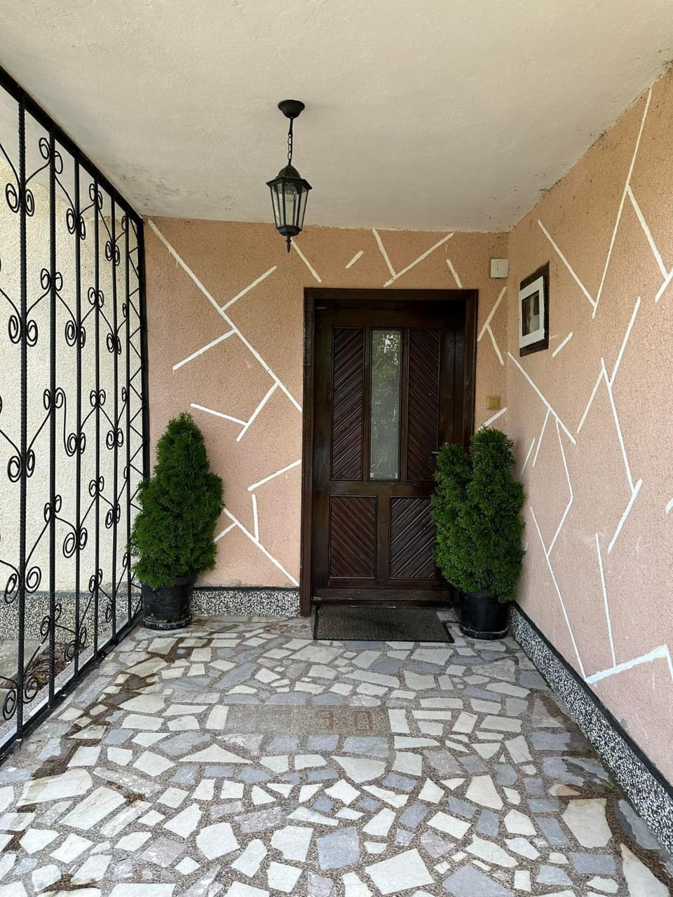 Facade/entrance