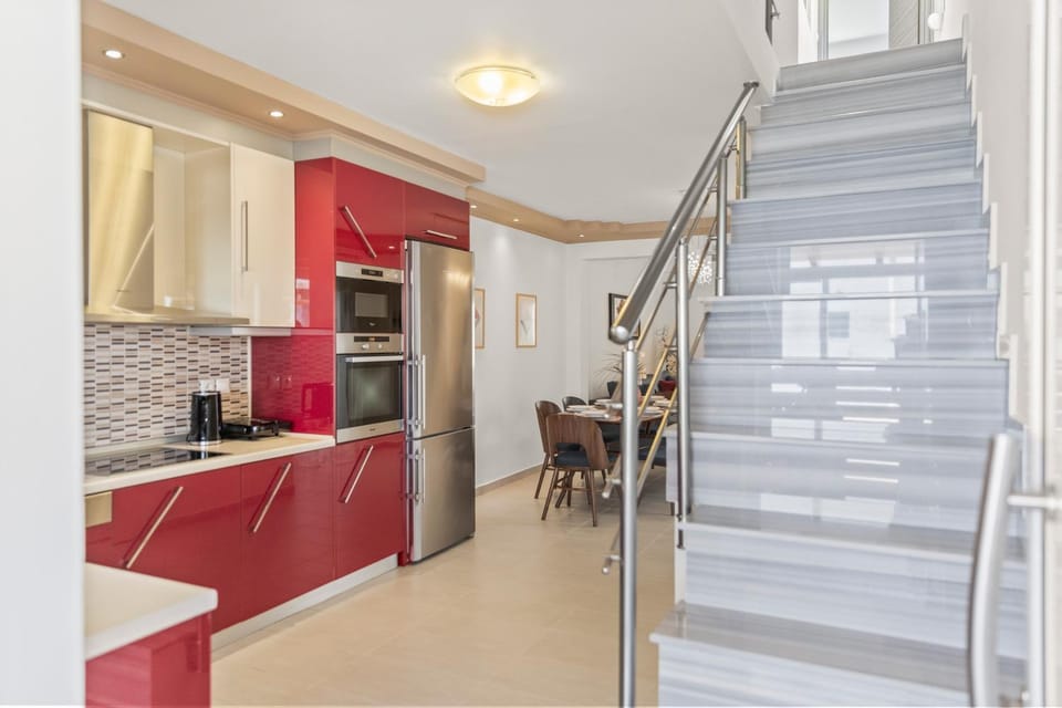Kitchen or kitchenette, Lounge or bar, Dining area, dishwasher